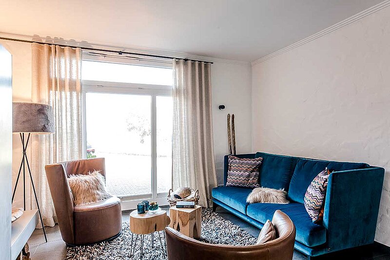 blaue couch mit 2 Sesseln