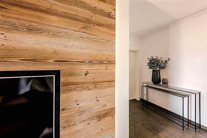 Holzverkleidung an der Wand