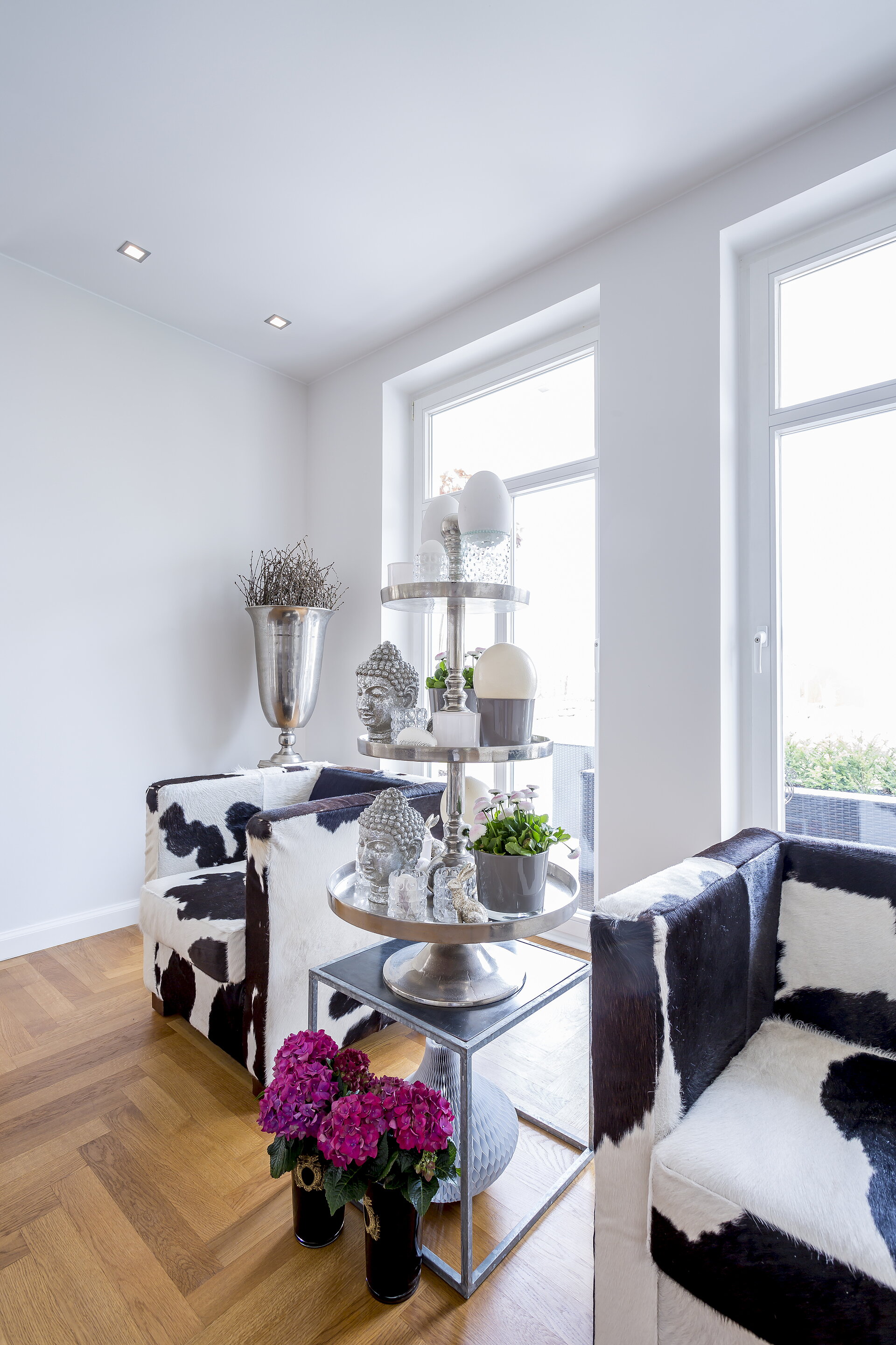 Modern eingerichtetes Wohnzimmer