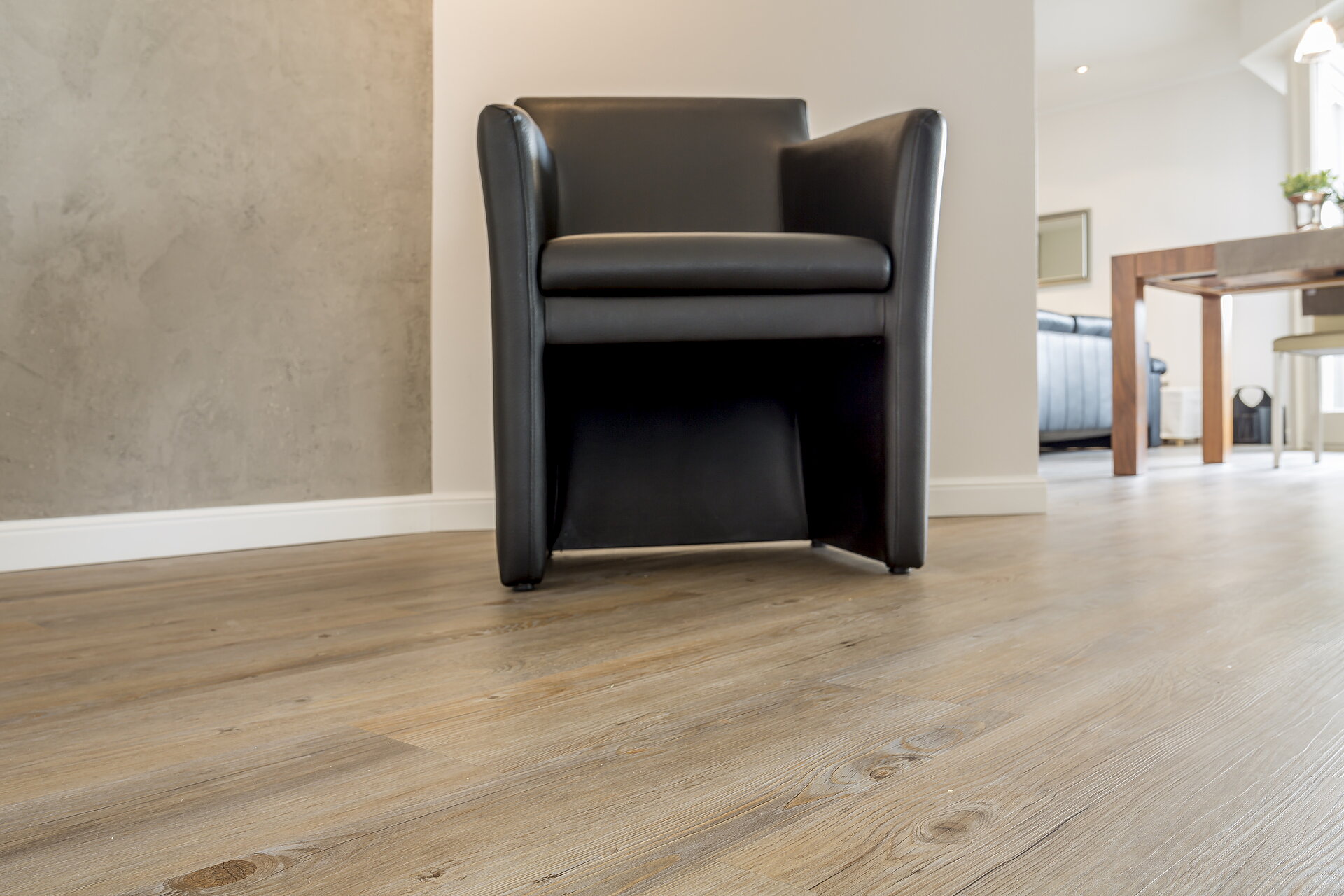 Elegante Wandgestaltung in Betonoptik