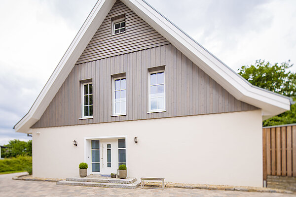 Partielle Fassadenverkleidung aus Holz